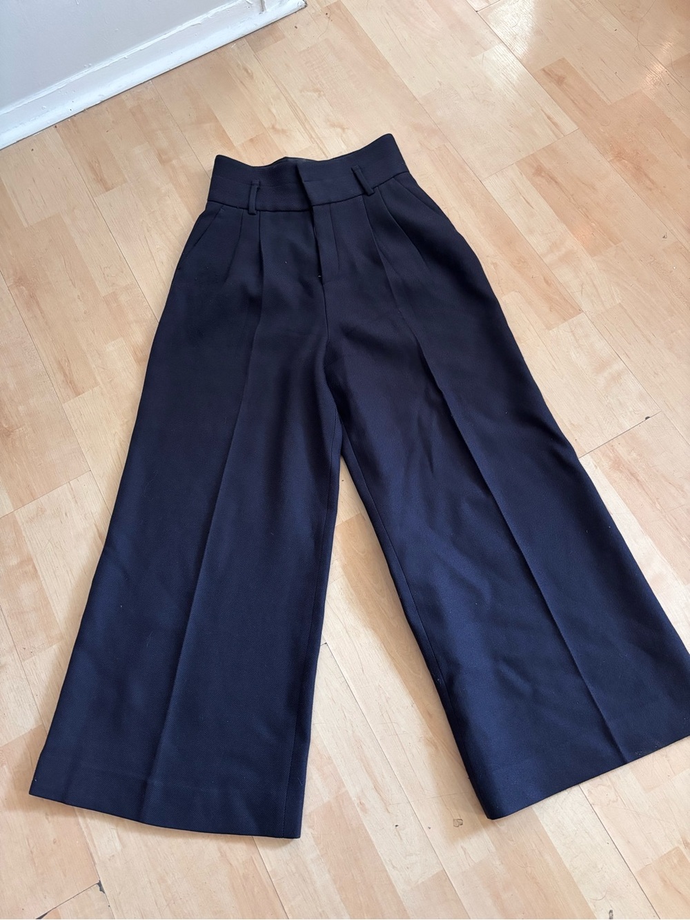 Suistudio High-Waist Wide Leg Black Culotte Pants 36